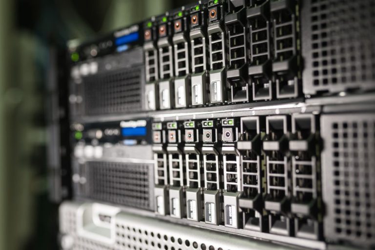 VPS for Trading Bots: What Running My Own EAs and Python Bots Since 2018 Actually Costs